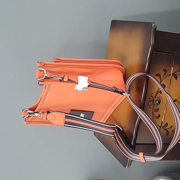 Dkny brook messenger nwt - Picture 3 of 6